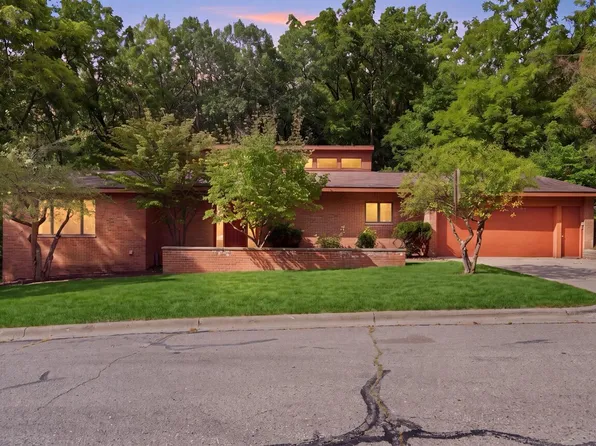 17 Regent Dr, Ann Arbor, MI 48104
