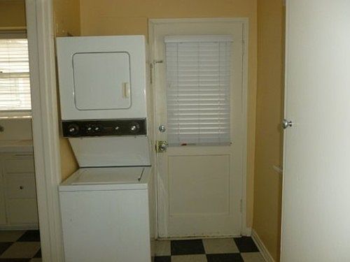1st image of 958 W Glenoaks Blvd