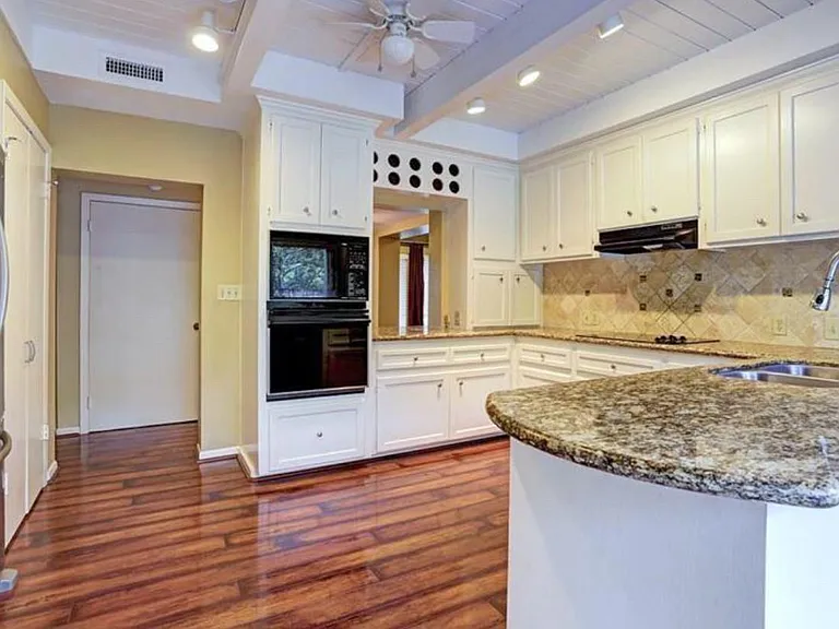11910 Steppingstone Ln — Photo 5