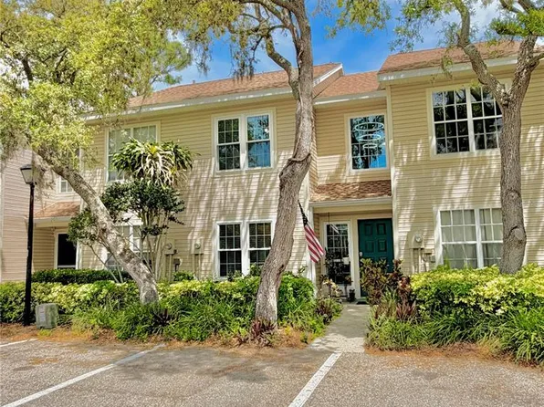 2122 Clover Hill Rd, Palm Harbor, FL 34683