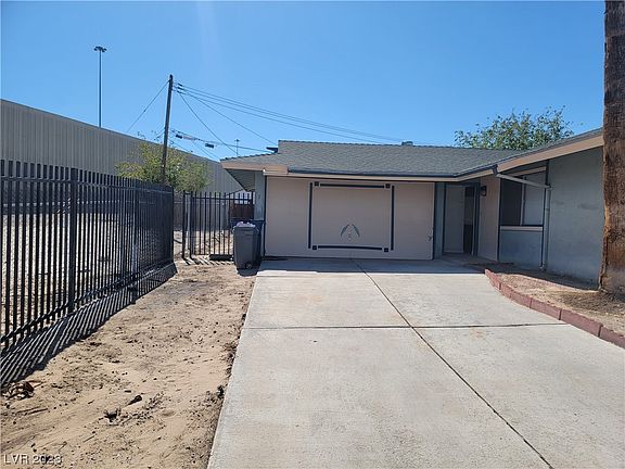 3rd image of 309 Gardenia Ln