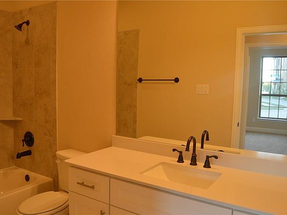5th image of 301 Scotia St