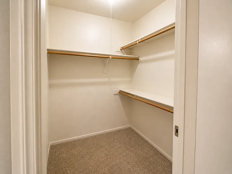 Riverbend Apartments — Photo 17