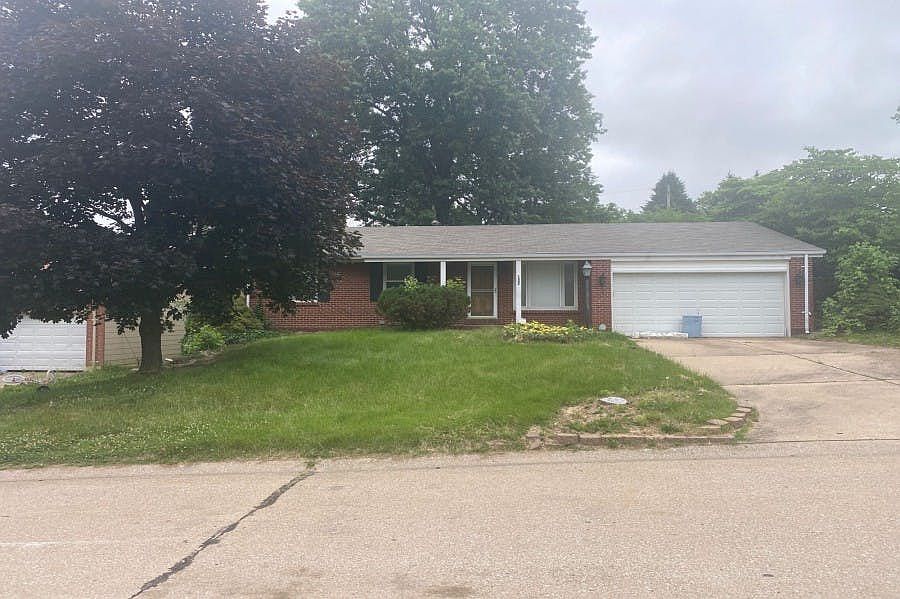 1st image of 1535 Saint Ives Dr