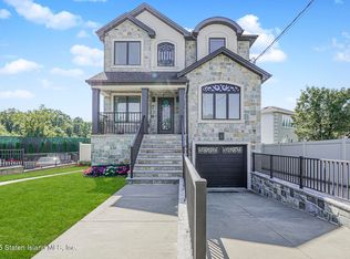 36 Savona Ct, Staten Island, NY 10309