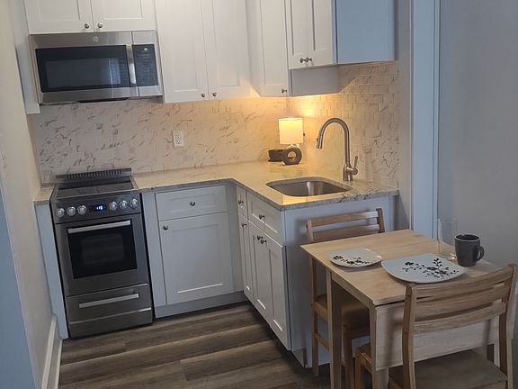 3rd image of 1242 28th Ave N APT 2