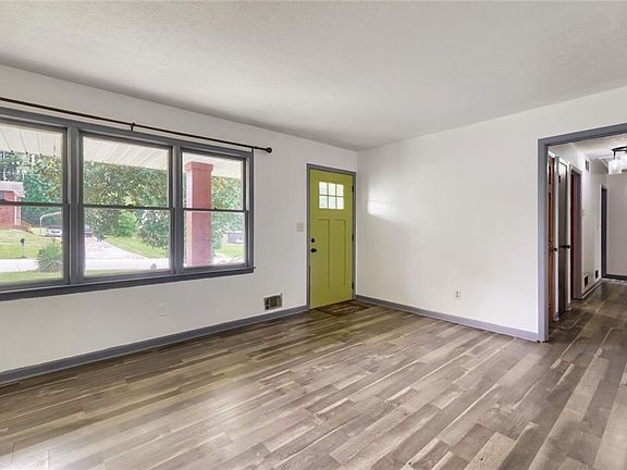 4th image of 2376 Falls River Dr