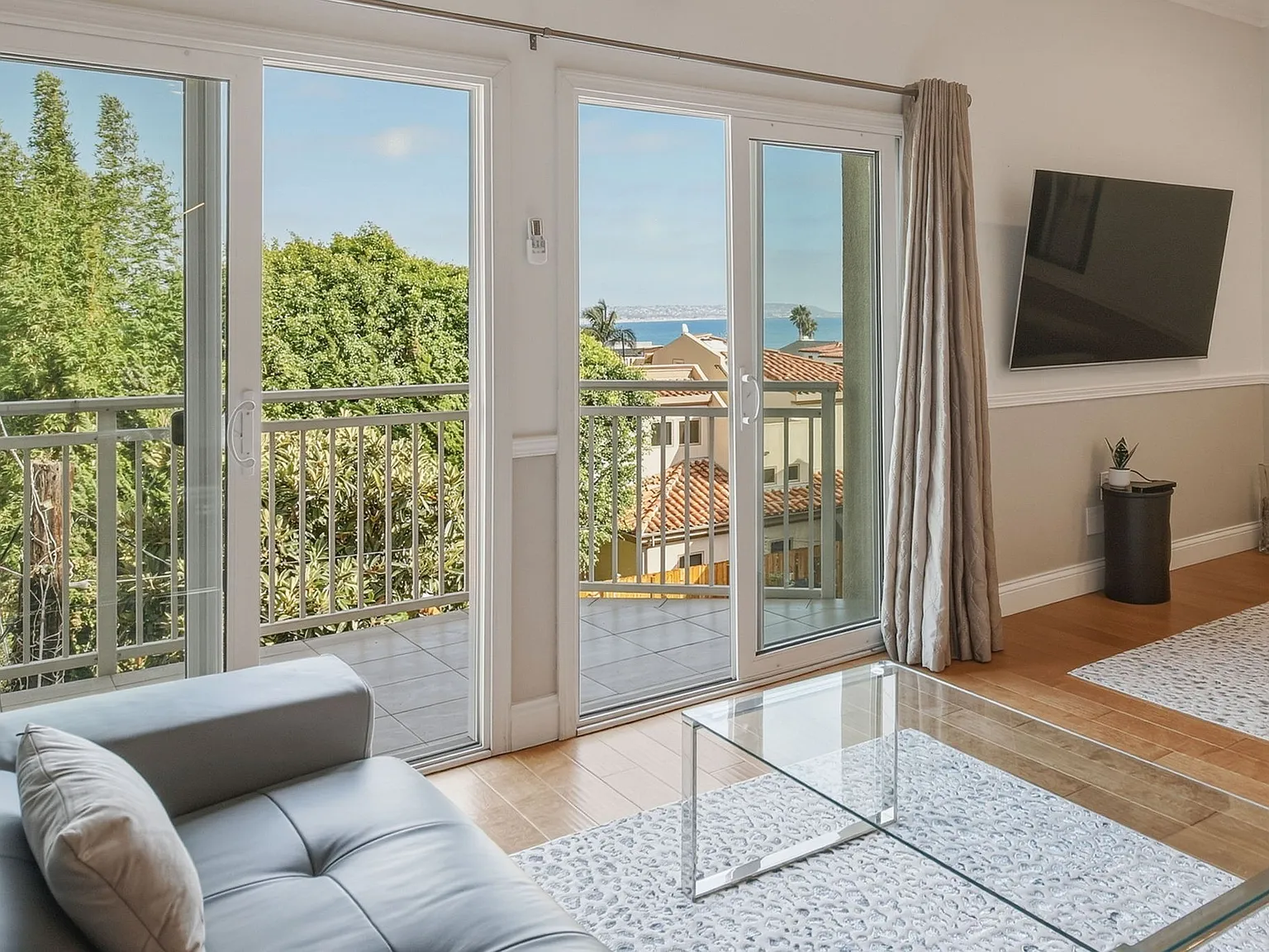 2 bed, 1353 sqft, $7,000 — Photo 3