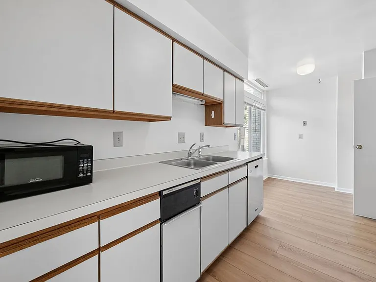 2332 Dana Ave — Photo 19