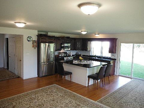 3rd image of 37 Crater Lake Dr