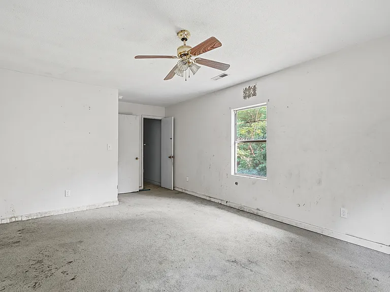 615 Macon St — Photo 19
