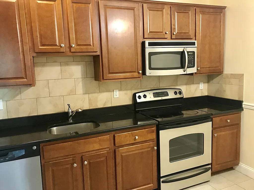 2 bed, 692 sqft, $2,600 — Photo 1