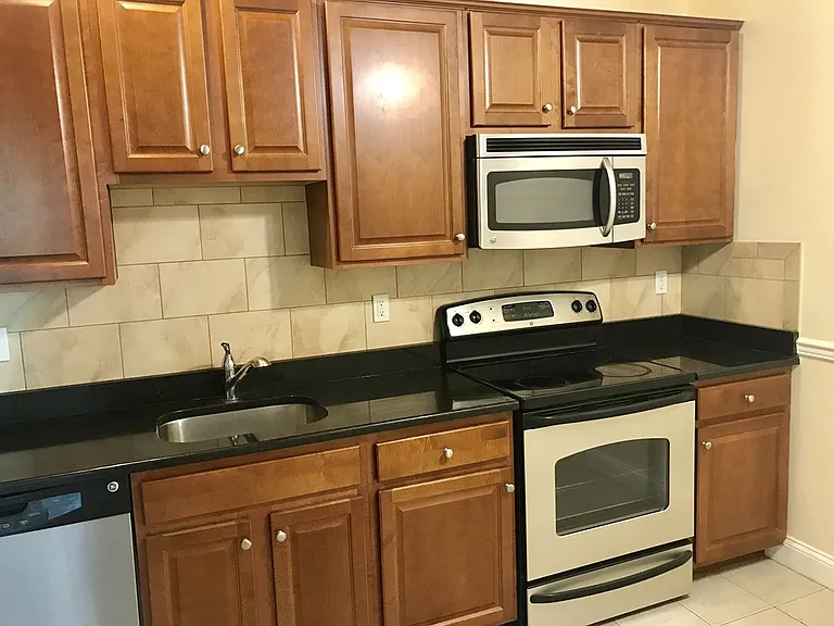 308 Moody St #4 — Photo 1