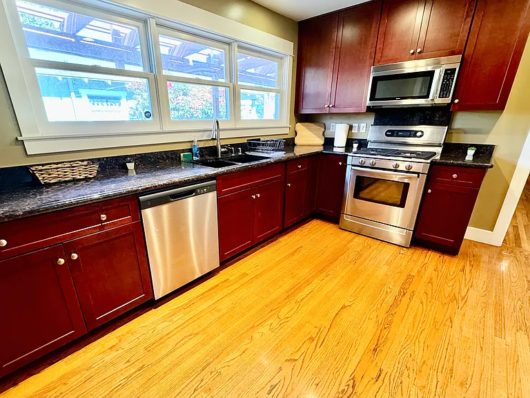 611 W Culver Ave — Photo 8