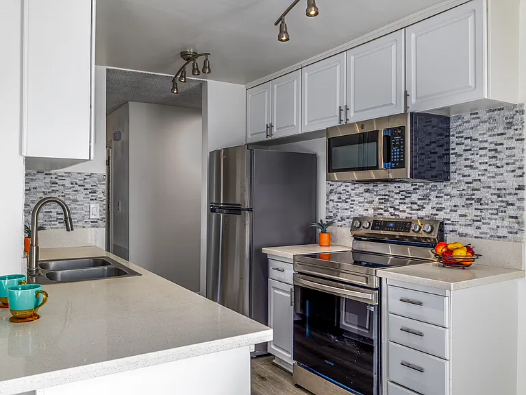 Kitchen (3 Bed 2 Bath)