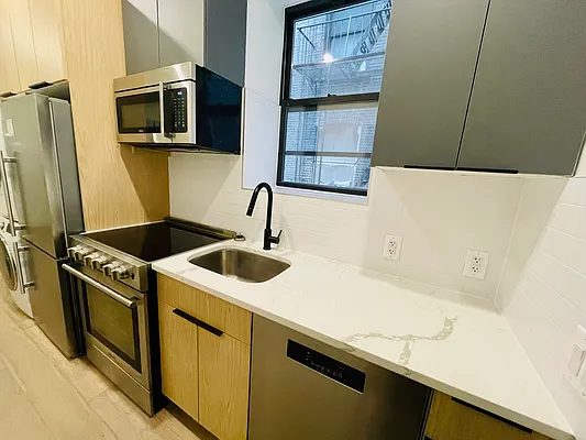 Rented by Starts New York Realty LLC | media 23