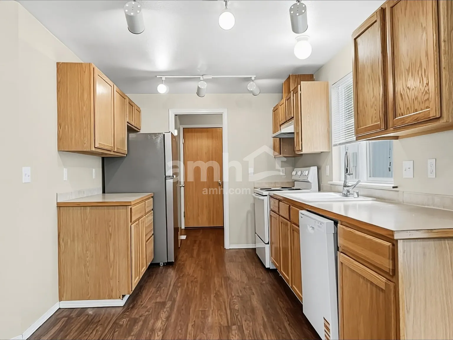 3 bed, 2.5 bath, 1428 sqft, $2,695 — Photo 4