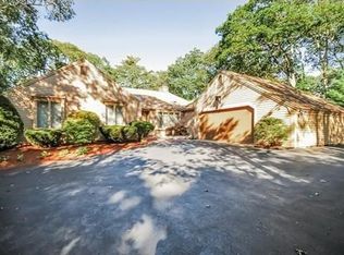 86 Dale Dr, Falmouth, MA 02540