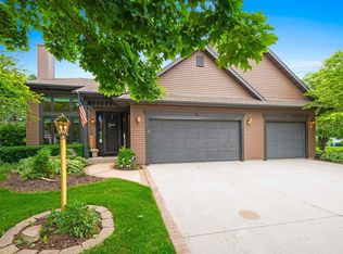 5330 Deer Trail Ln, Sheboygan, WI 53083