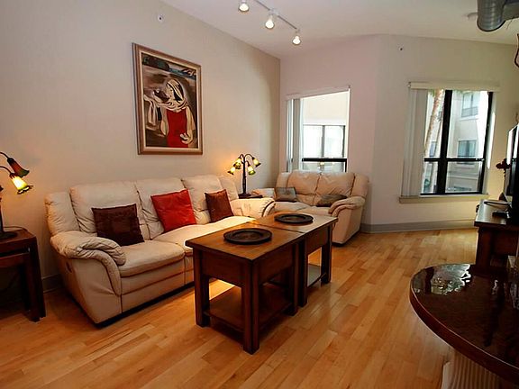 2nd image of 1901 Post Oak Blvd APT 2307