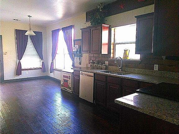 5th image of 1203 Stratford Dr