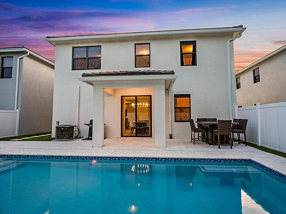 5th image of 18452 Glenstone Street