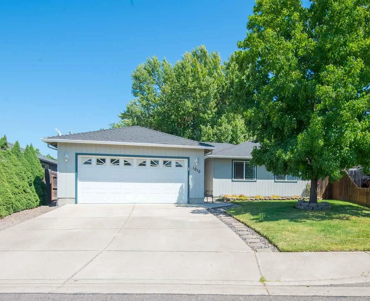 1010 Lathrop Dr photo 1