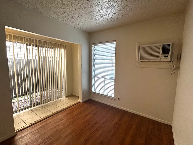 1011 W 23rd St #101 — Photo 7
