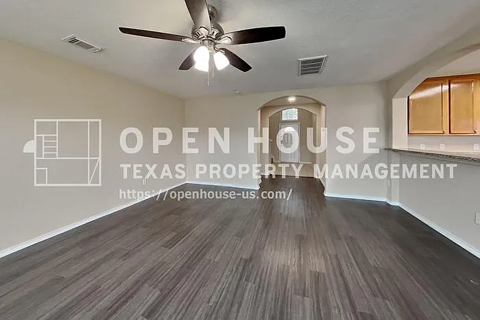4 bed, 2.5 bath, 2220 sqft, $2,245 — Photo 4