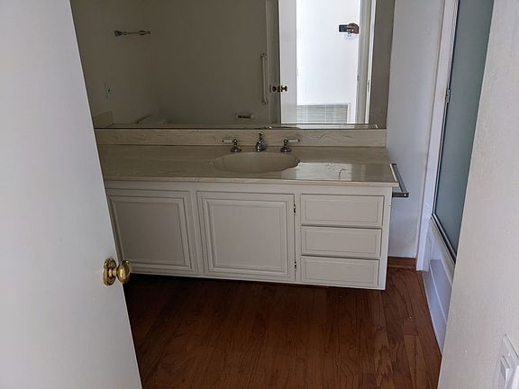 4th image of 4304 Park Corona