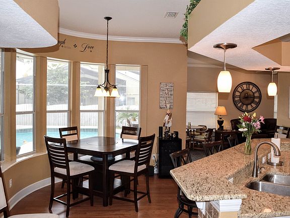 2nd image of 1065 Alvina Ln
