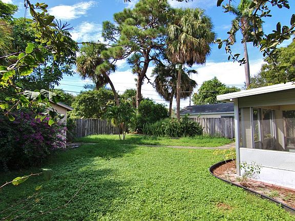 5th image of 217 N Palmway