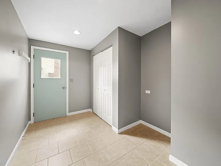 1011 Talltree Ter — Photo 12