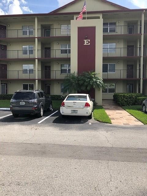 1st image of 901 SW 128th Avenue #403