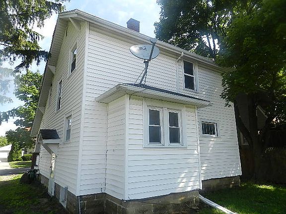4th image of 1065 E Church St