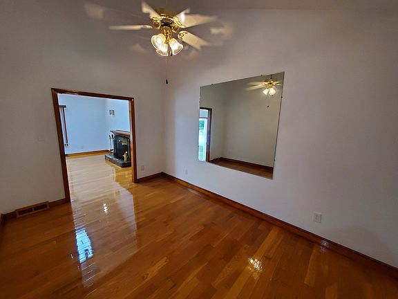 4th image of 77 Pleasant St