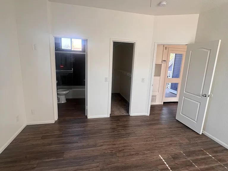 127 W Palmyra Ave — Photo 12