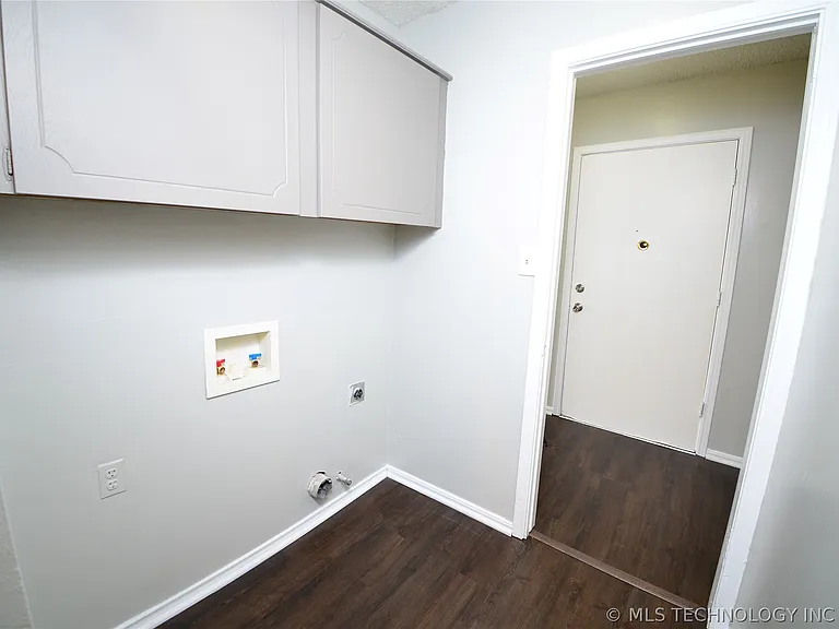 4713 S Fulton Pl — Photo 9
