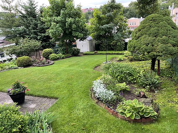 2nd image of 112 Oxford Pl