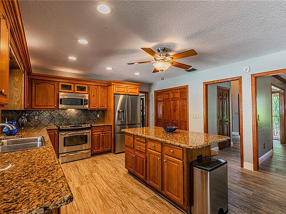 3rd image of 254 Shady Oaks Cir