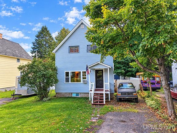 2nd image of 46470 Main St
