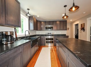 34 Rustic Ln, New Boston, NH 03070