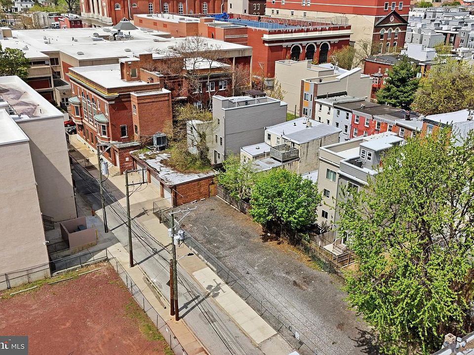 2nd image of 1621 W Flora St #37