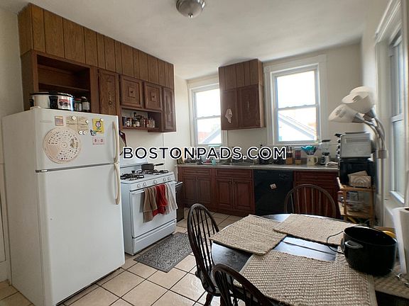 2nd image of 102 Prospect St APT 3