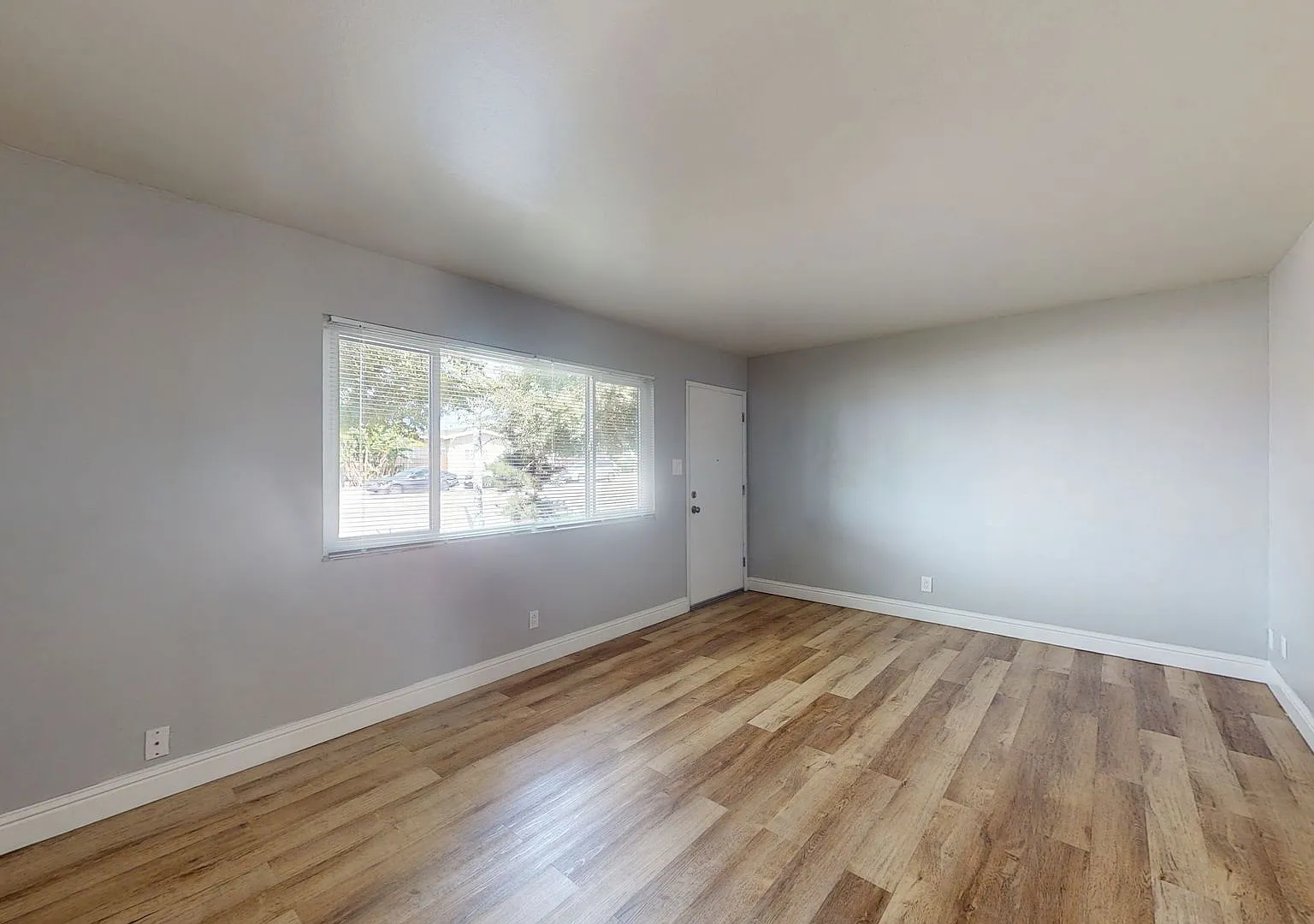 2531 Grove Way — Photo 3