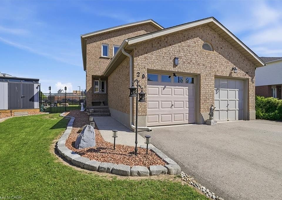 1st image of 20 Ridgeway Cres