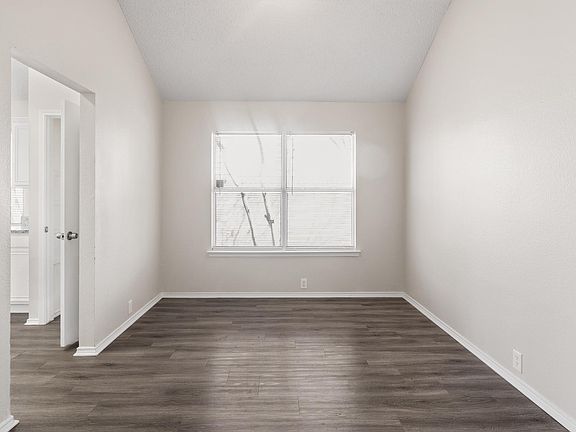 4th image of 1609 Trevino Dr