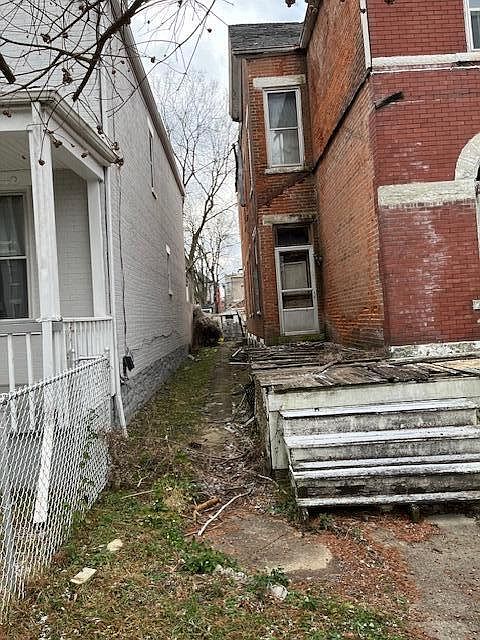 2nd image of 1717 Greenup St