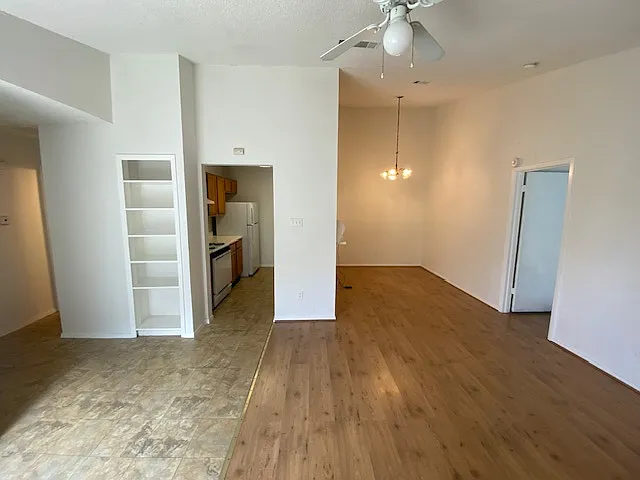 2 bed, 900 sqft, $1,350 — Photo 3