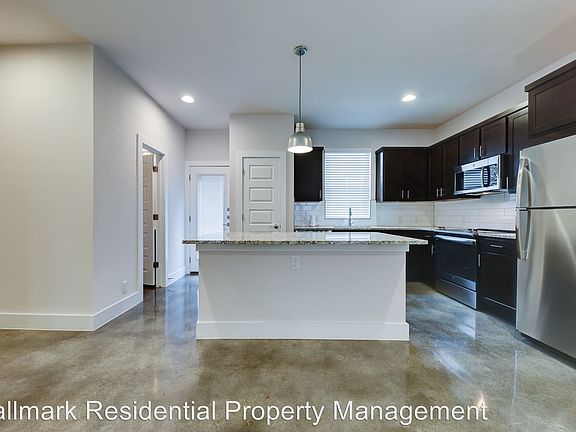 5th image of 204 Melrose Pl Unit 400